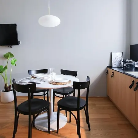 Plum Guide - Colour Reversal Apartment *